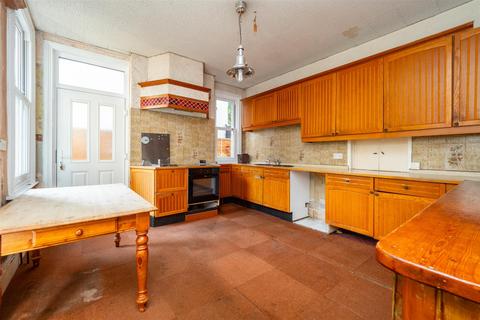 4 bedroom semi-detached house for sale - The Crescent, Belmont, Sutton