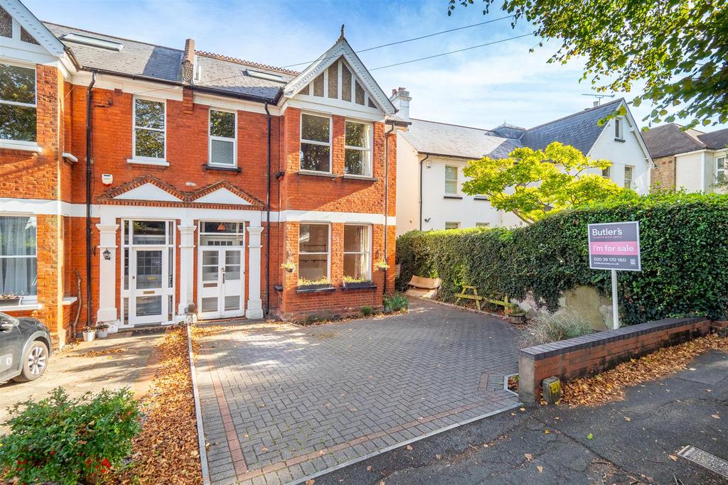 The Crescent, Belmont, Sutton 4 bed semidetached house for sale £800,000