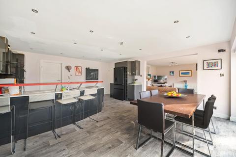 2 Albans Close, Bardsey, Leeds, LS17 9BL