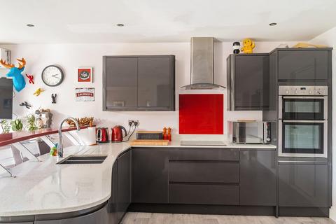 2 Albans Close, Bardsey, Leeds, LS17 9BL