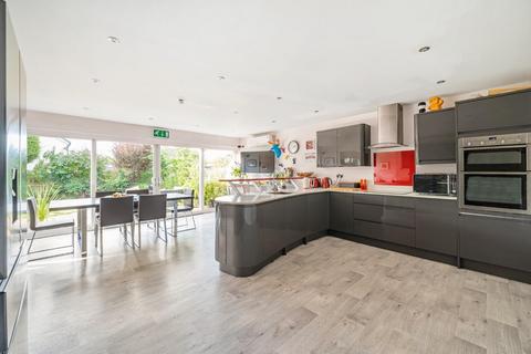 2 Albans Close, Bardsey, Leeds, LS17 9BL