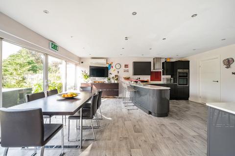 2 Albans Close, Bardsey, Leeds, LS17 9BL