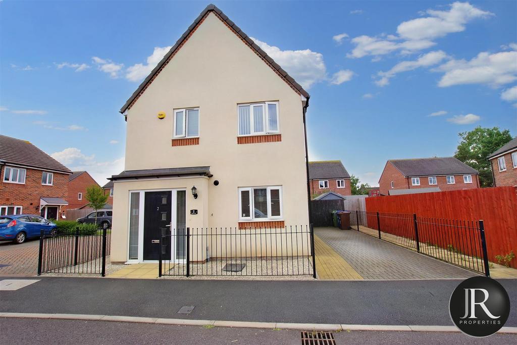Lower Croft, Rugeley WS15 3 bed detached house for sale £112,000