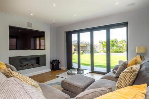 21 Fullers Field, Westerfield, Ipswich, IP6 9AX