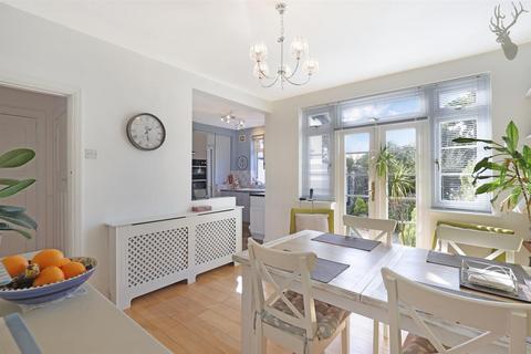 28 Blackthorne Drive, London, E4 6LR