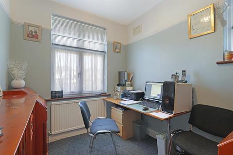 28 Blackthorne Drive, London, E4 6LR