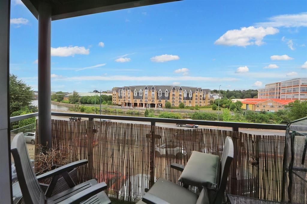 Mckenzie Court, Maidstone 2 bed apartment for sale £200,000