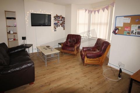 5 bedroom terraced house to rent, *£130pppw excl bills* Kimbolton Avenue, Lenton, NG7 1PS