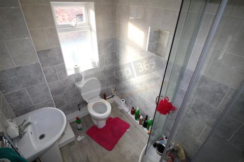 5 bedroom terraced house to rent, *£130pppw excl bills* Kimbolton Avenue, Lenton, NG7 1PS