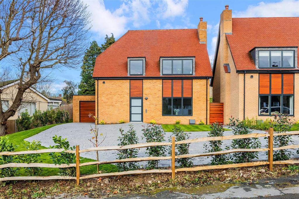 Woodplace Lane, Coulsdon 5 bed detached house £1,250,000