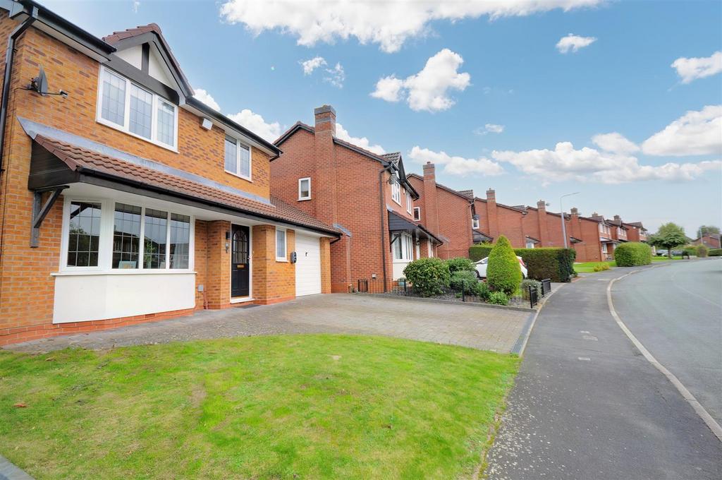 Thomas Avenue, Stone 4 bed detached house for sale £399,000