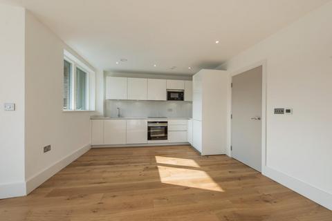 3 bedroom flat to rent, Brixton Water Lane, SW2