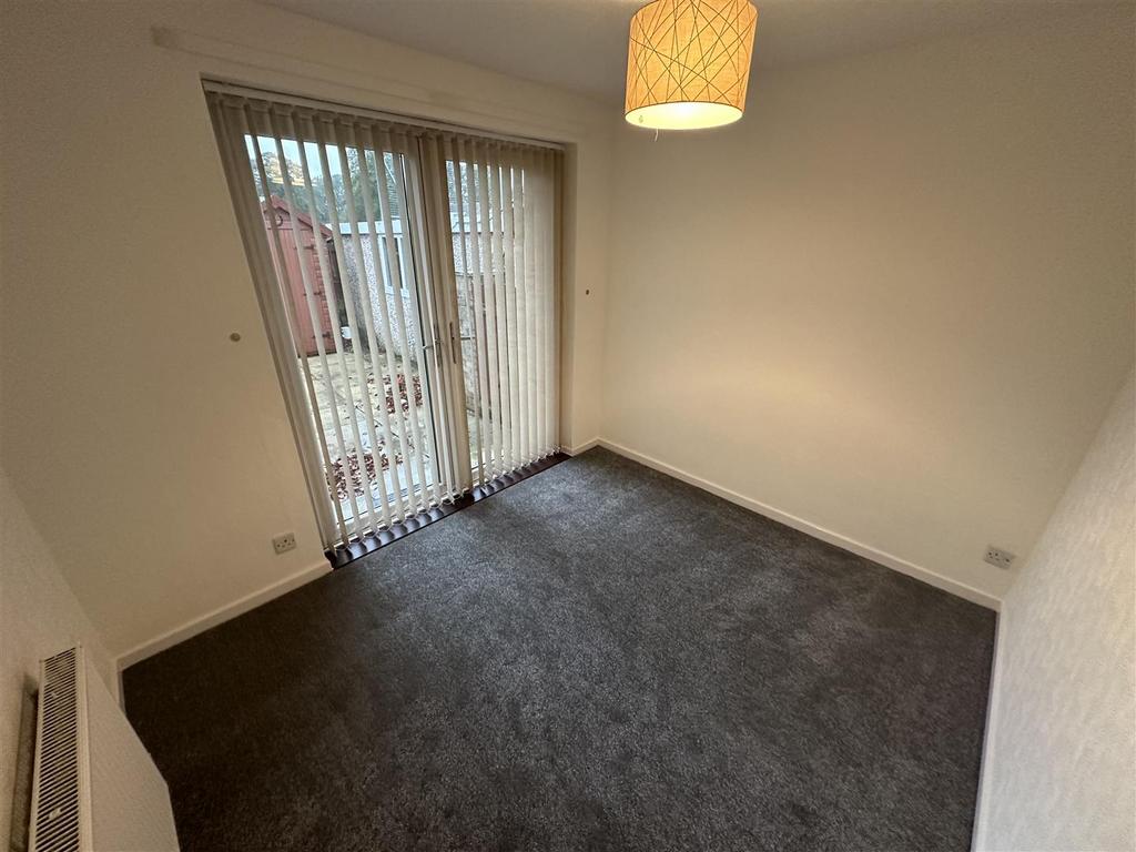 Foxcroft Drive, Brighouse 2 bed house £750 pcm (£173 pw)