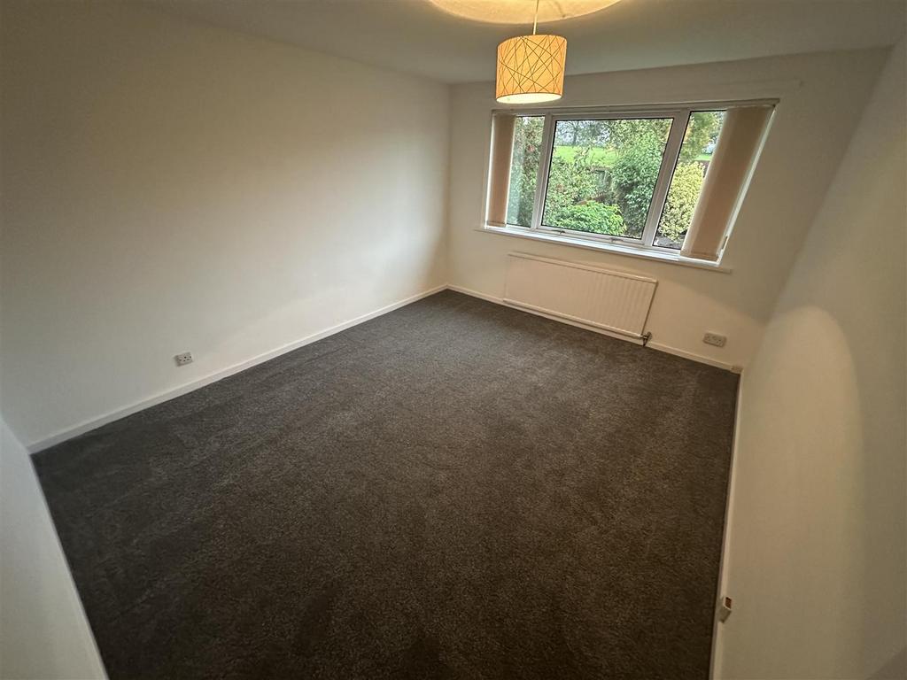 Foxcroft Drive, Brighouse 2 bed house £750 pcm (£173 pw)