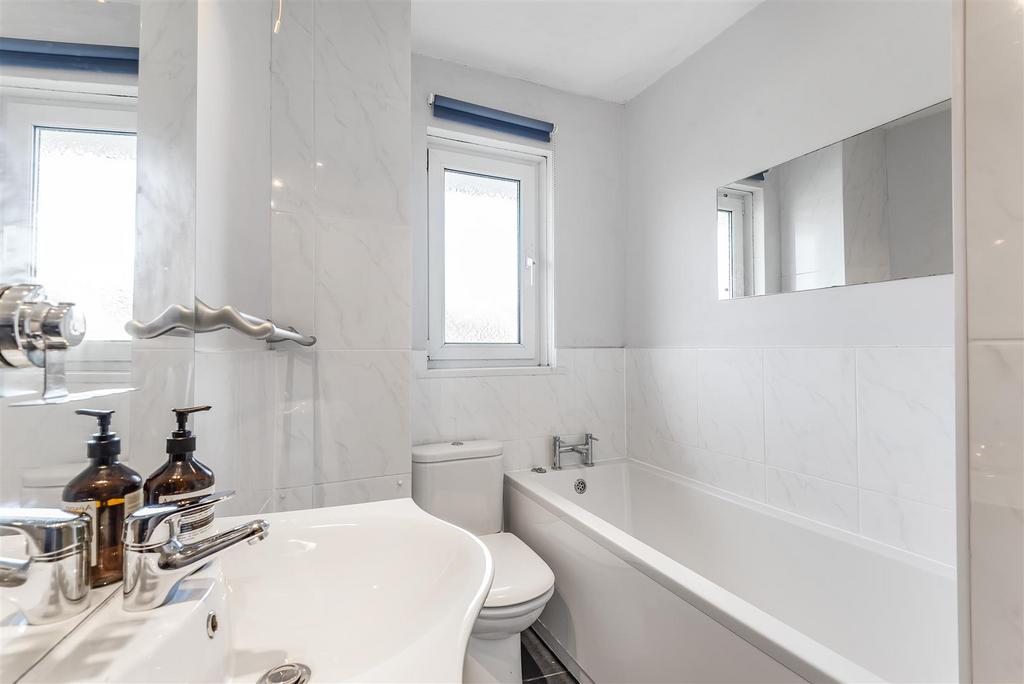 Bathroom 2.jpg