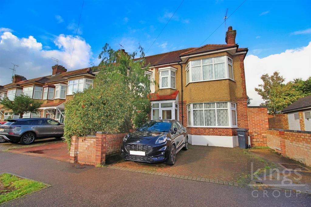 Hillside Avenue, Cheshunt, Waltham Cross 3 bed end of terrace house £