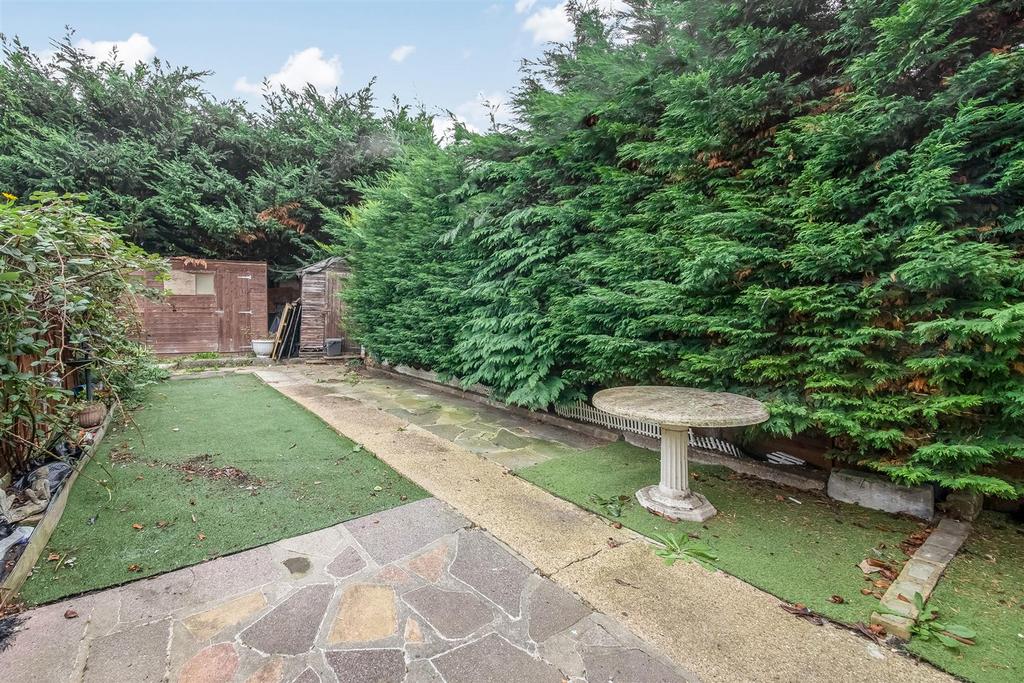 Malcolm Road, South Norwood, London 3 bed terraced house for sale £