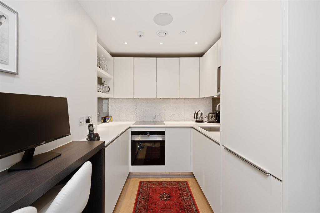 Flat 1, 22 Buckingham Gate Hi-7.jpg