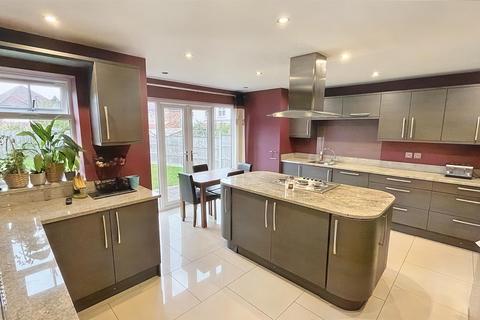 4 bedroom detached house for sale, Robin Hood Lane, Birmingham B28