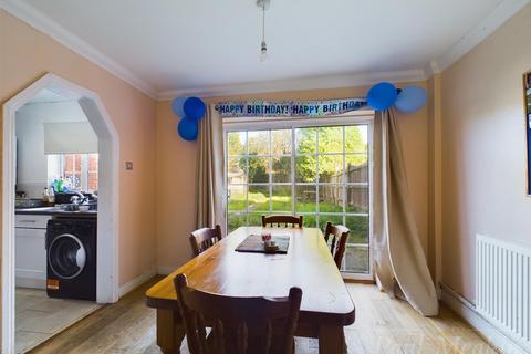 123 Uvedale Crescent, New Addington, Croydon, CR0 0BW