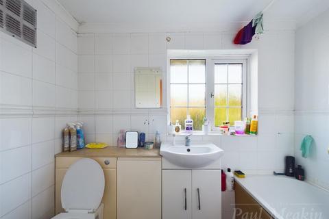123 Uvedale Crescent, New Addington, Croydon, CR0 0BW
