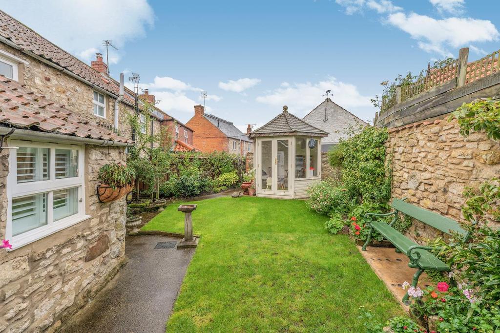 Wrelton, Pickering 3 bed semidetached house £360,000