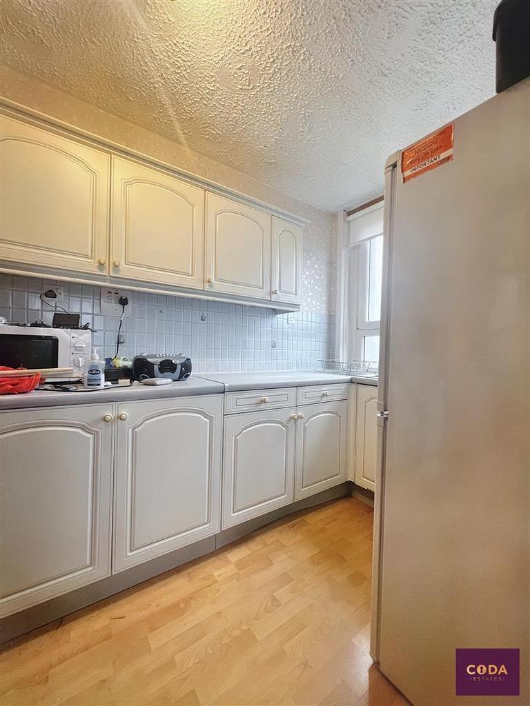Dundasvale Court, Glasgow 2 bed flat to rent £900 pcm (£208 pw)