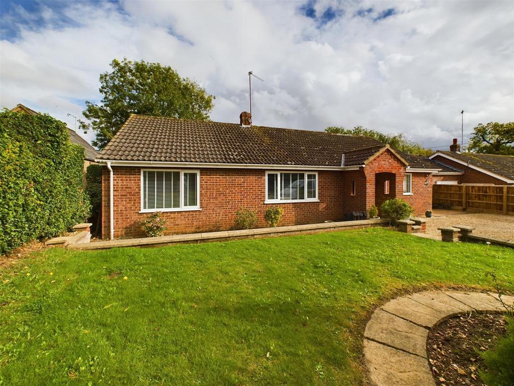 Fakenham Road, East Bilney 3 bed detached bungalow for sale £425,000