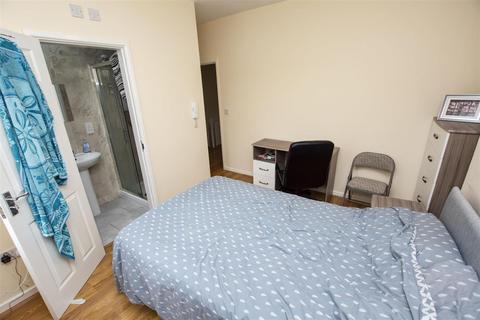 3 bedroom flat to rent, Katie Road, Birmingham