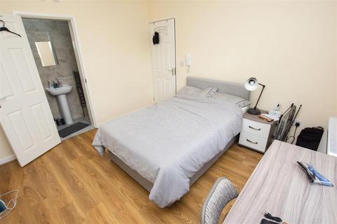 3 bedroom flat to rent, Katie Road, Birmingham