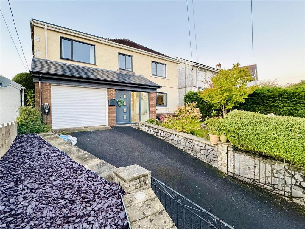 Kings Road, Llandybie, Ammanford 4 bed detached house for sale £385,000