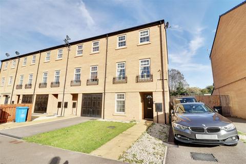 3 bedroom townhouse for sale, Boothferry Park Halt, Hull