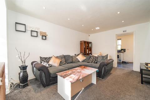 12 Caistor Close, Manchester, M16 8NW