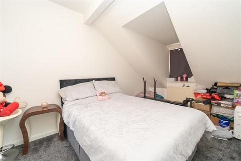 12 Caistor Close, Manchester, M16 8NW