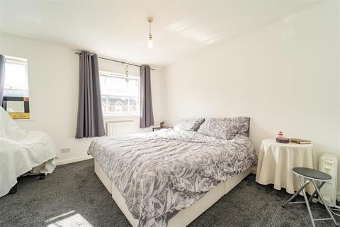 12 Caistor Close, Manchester, M16 8NW