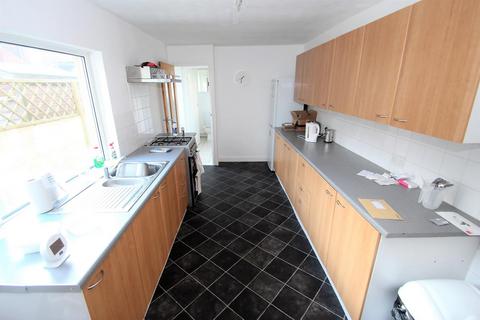 4 bedroom terraced house to rent, Cleveland Road
