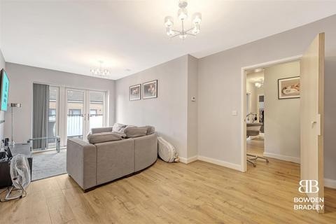 2 bedroom apartment for sale - Reservoir Way, Hainault