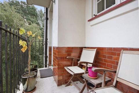 Flat 18, Torrington Court Crystal Palace Park Road, London, SE26 6NT