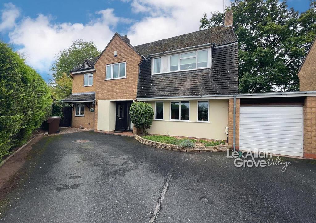 Rooks Meadow, Hagley, Stourbridge 4 bed detached house - £600,000