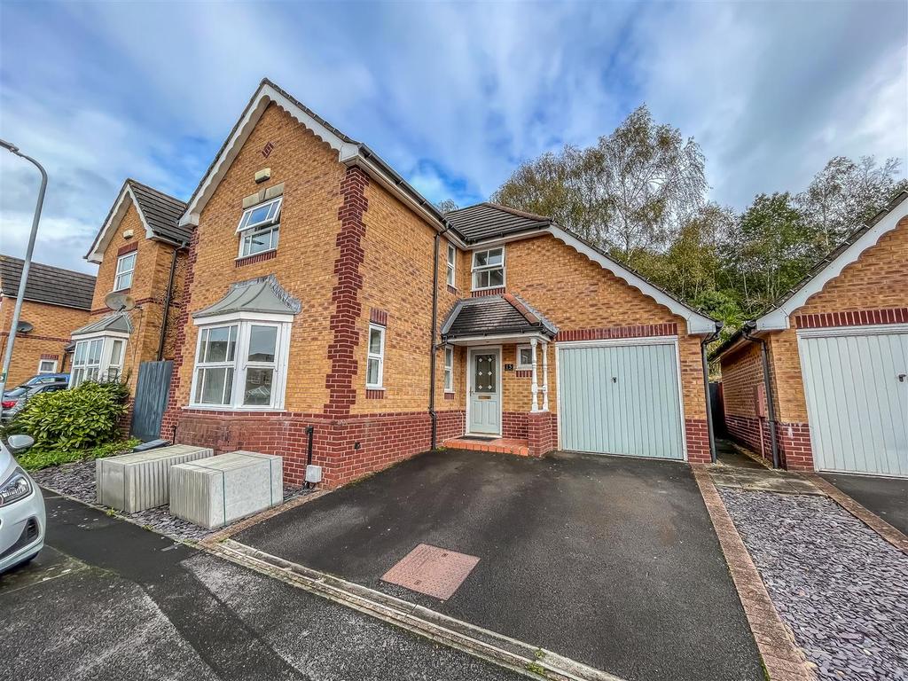 Mulberry Close, Rogerstone, Newport 4 bed detached house for sale £