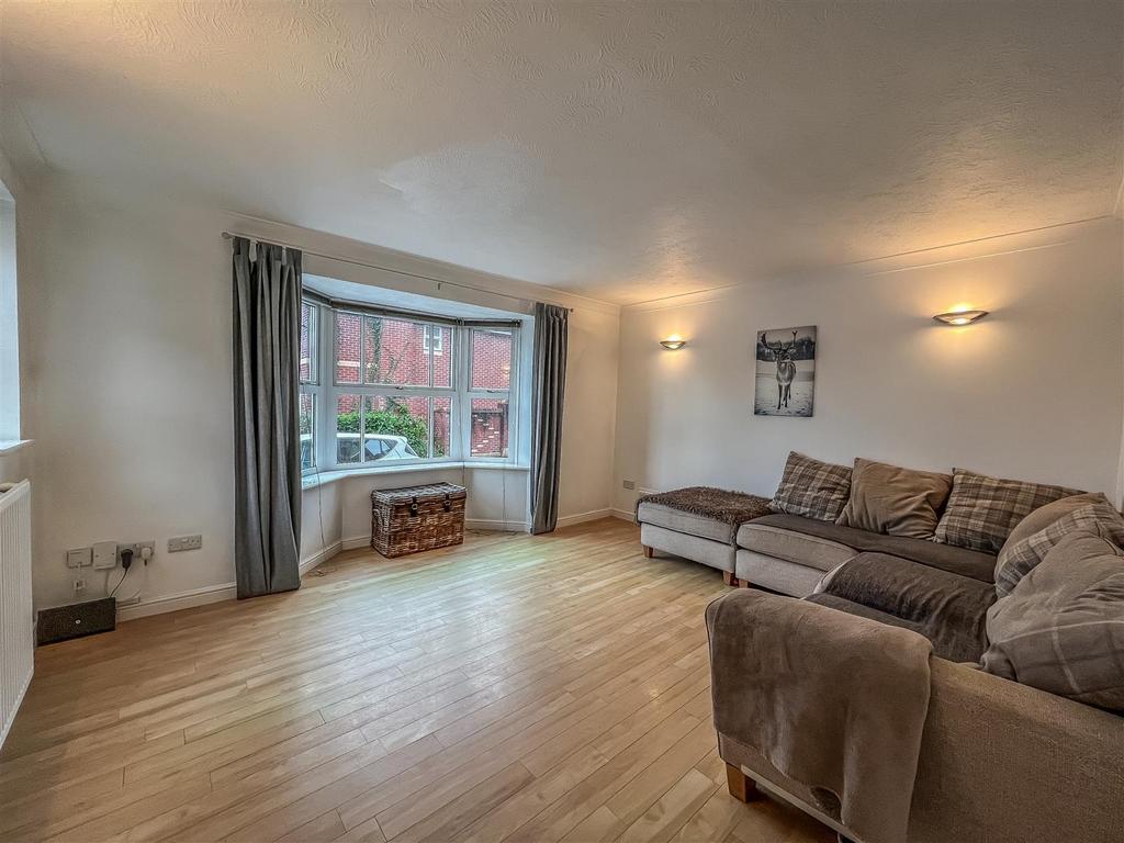 Mulberry Close, Rogerstone, Newport 4 bed detached house for sale £