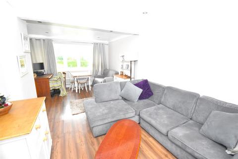 6 Birch Close, Canewdon, Rochford, SS4 3PE