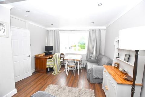 6 Birch Close, Canewdon, Rochford, SS4 3PE
