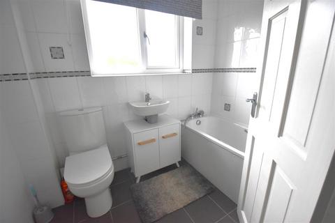 6 Birch Close, Canewdon, Rochford, SS4 3PE