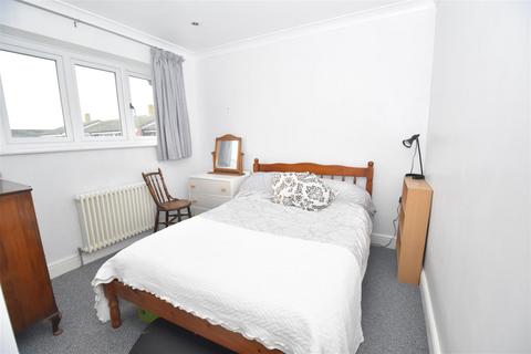 6 Birch Close, Canewdon, Rochford, SS4 3PE