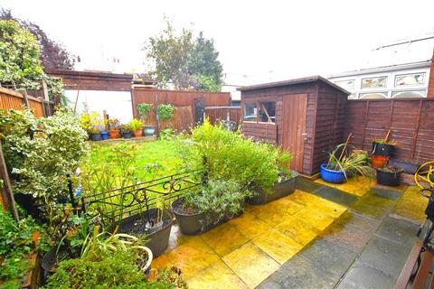 6 Birch Close, Canewdon, Rochford, SS4 3PE