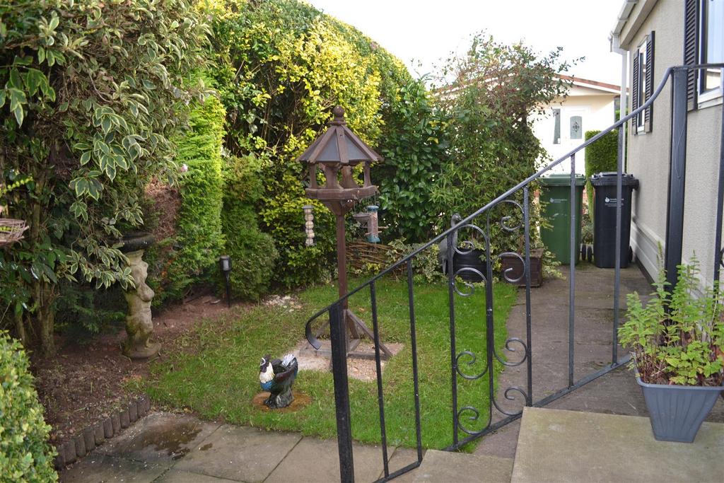 HopeUnderDinmore, Leominster 2 bed park home for sale £138,000