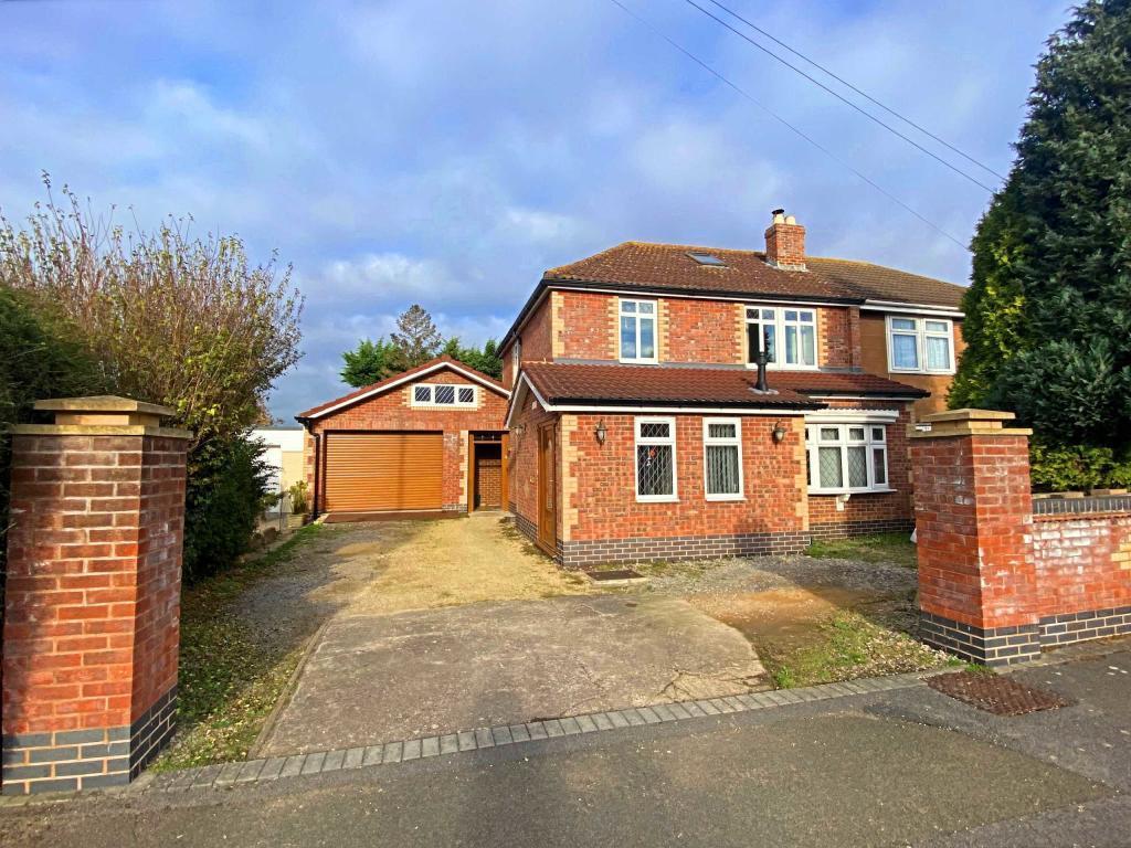 Swallow Crescent, Innsworth, Gloucester 3 bed semidetached house for