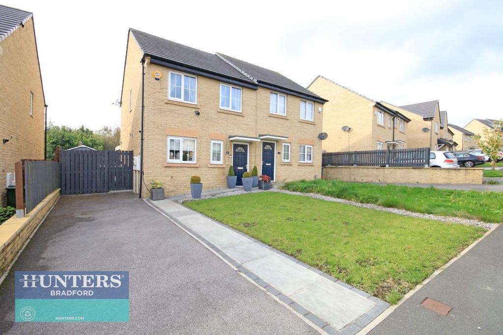 Beck Bridge Lane Allerton, Bradford, West Yorkshire, BD15 8HE 3 bed
