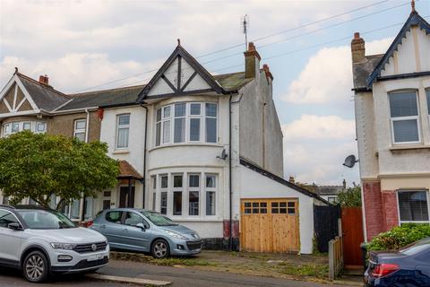 3 bedroom semi-detached house for sale - Southbourne Grove, Westcliff-On-Sea